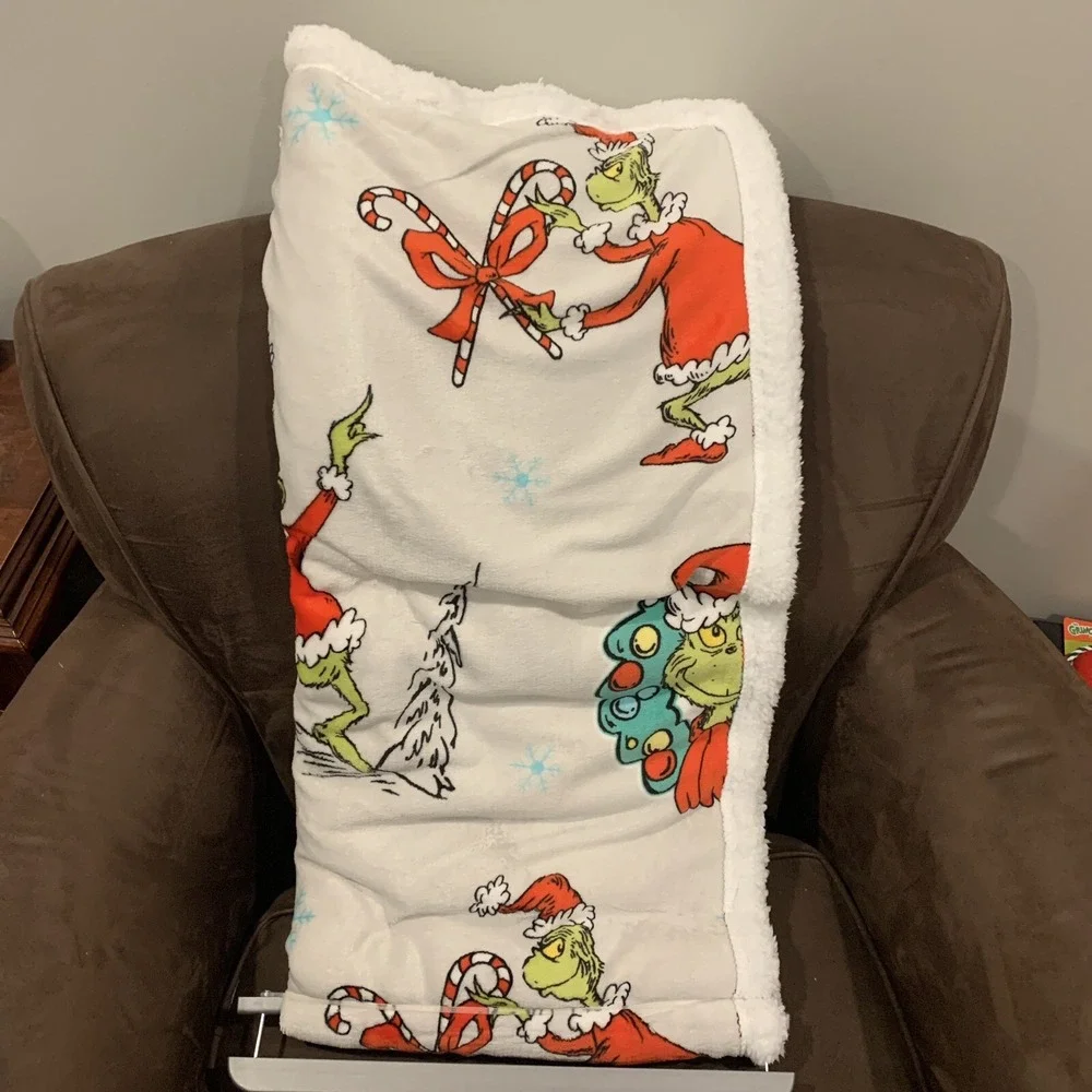 Dr. Seuss The Grinch Christmas Holiday Grey Sherpa Throw Blanket 50